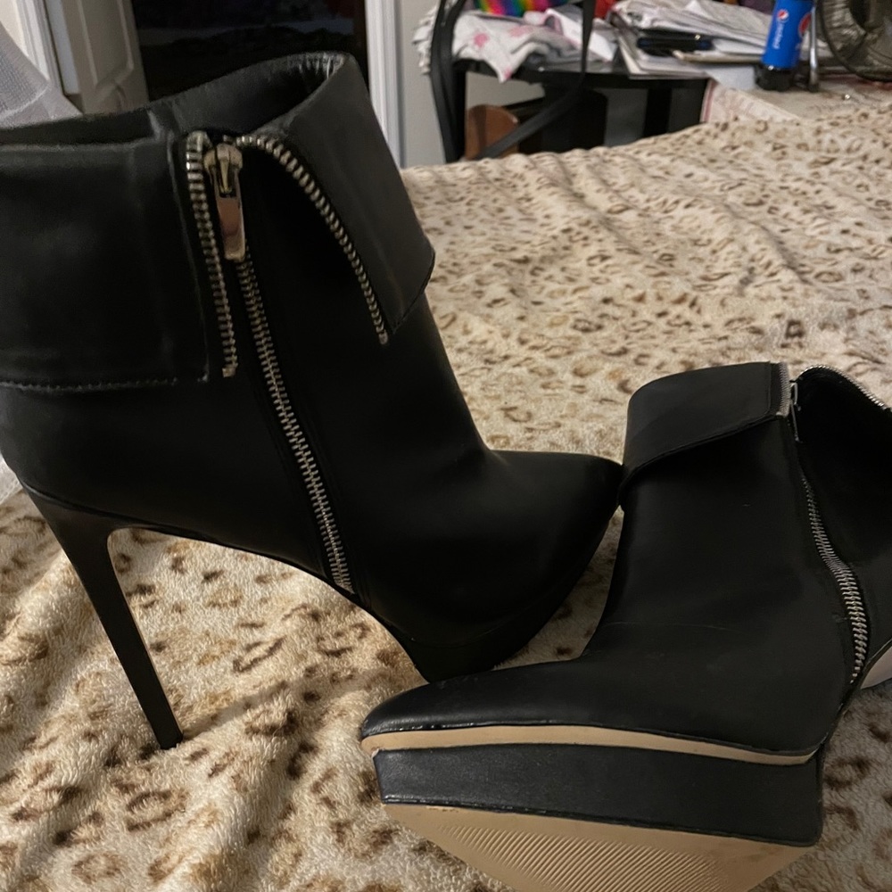 Cute high heels shoes/boots